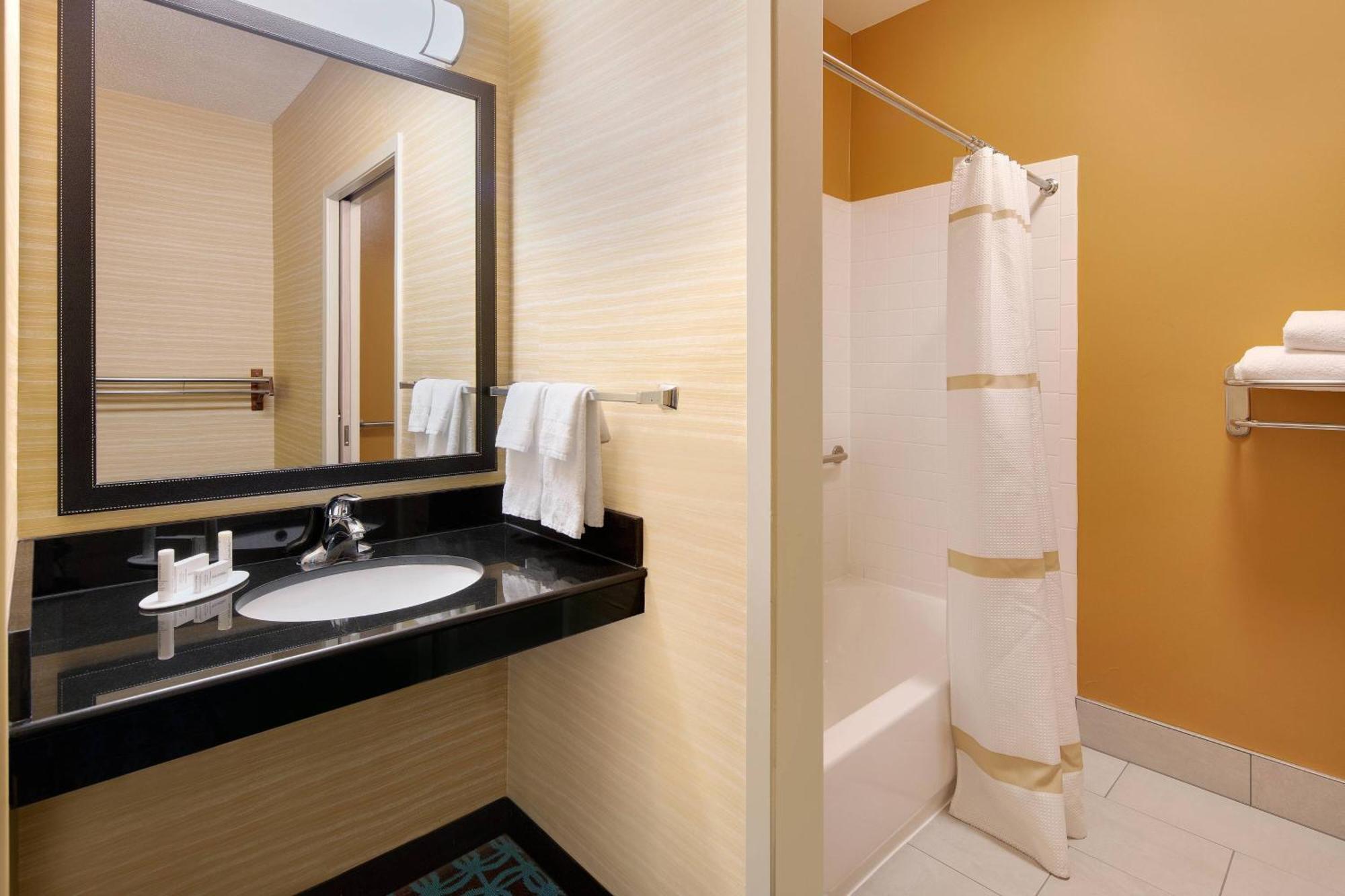 Fairfield Inn & Suites Austin University Area Exterior photo
