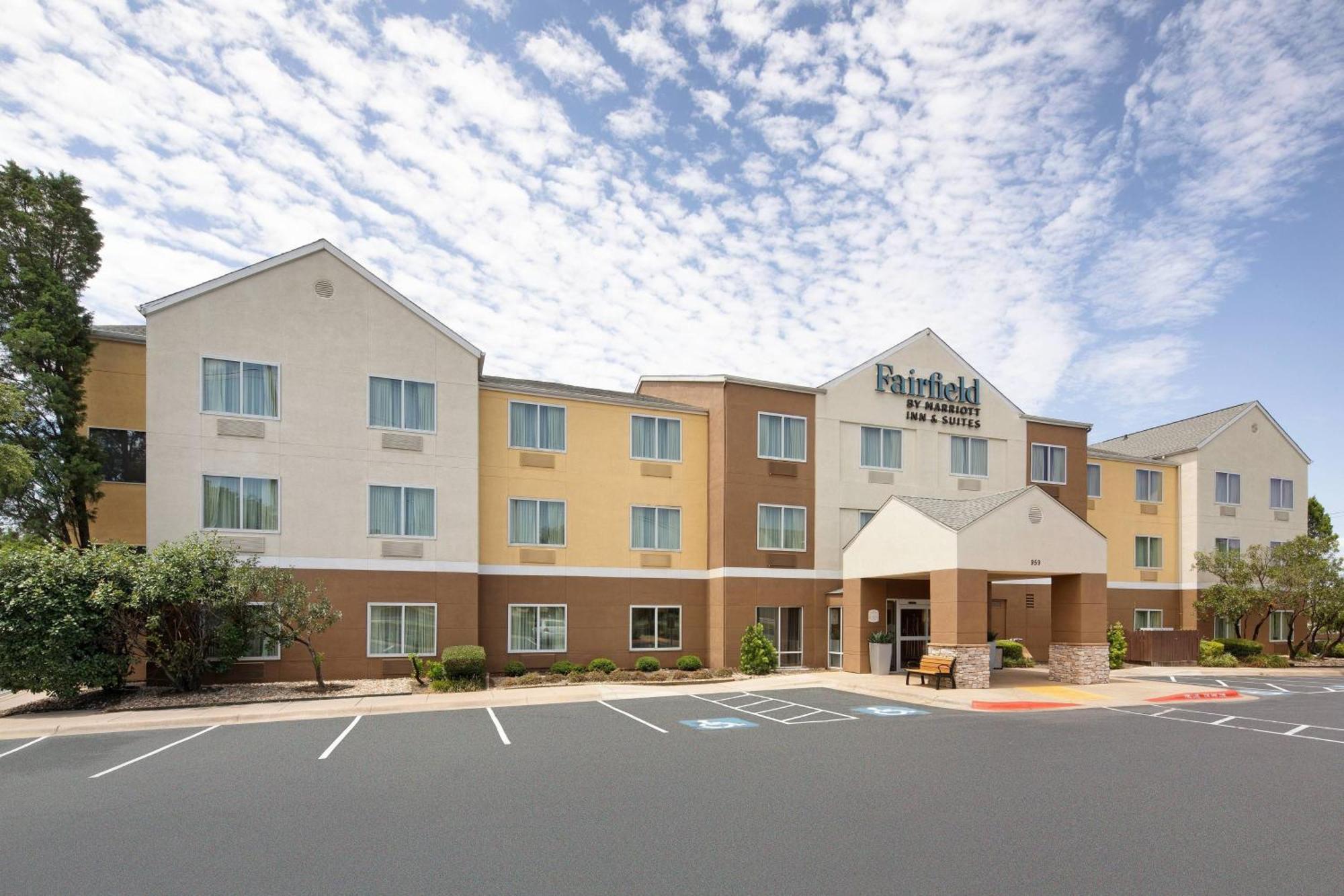 Fairfield Inn & Suites Austin University Area Exterior photo