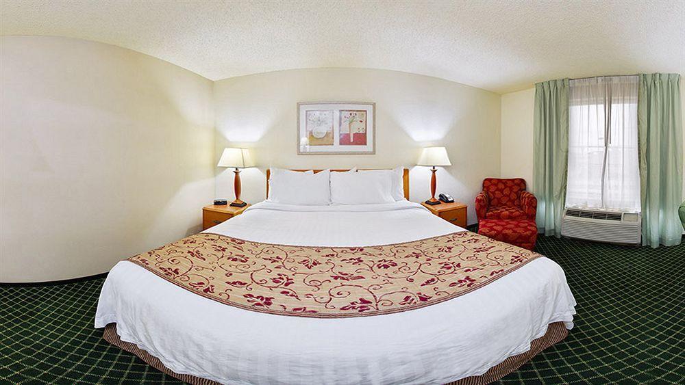 Fairfield Inn & Suites Austin University Area Exterior photo