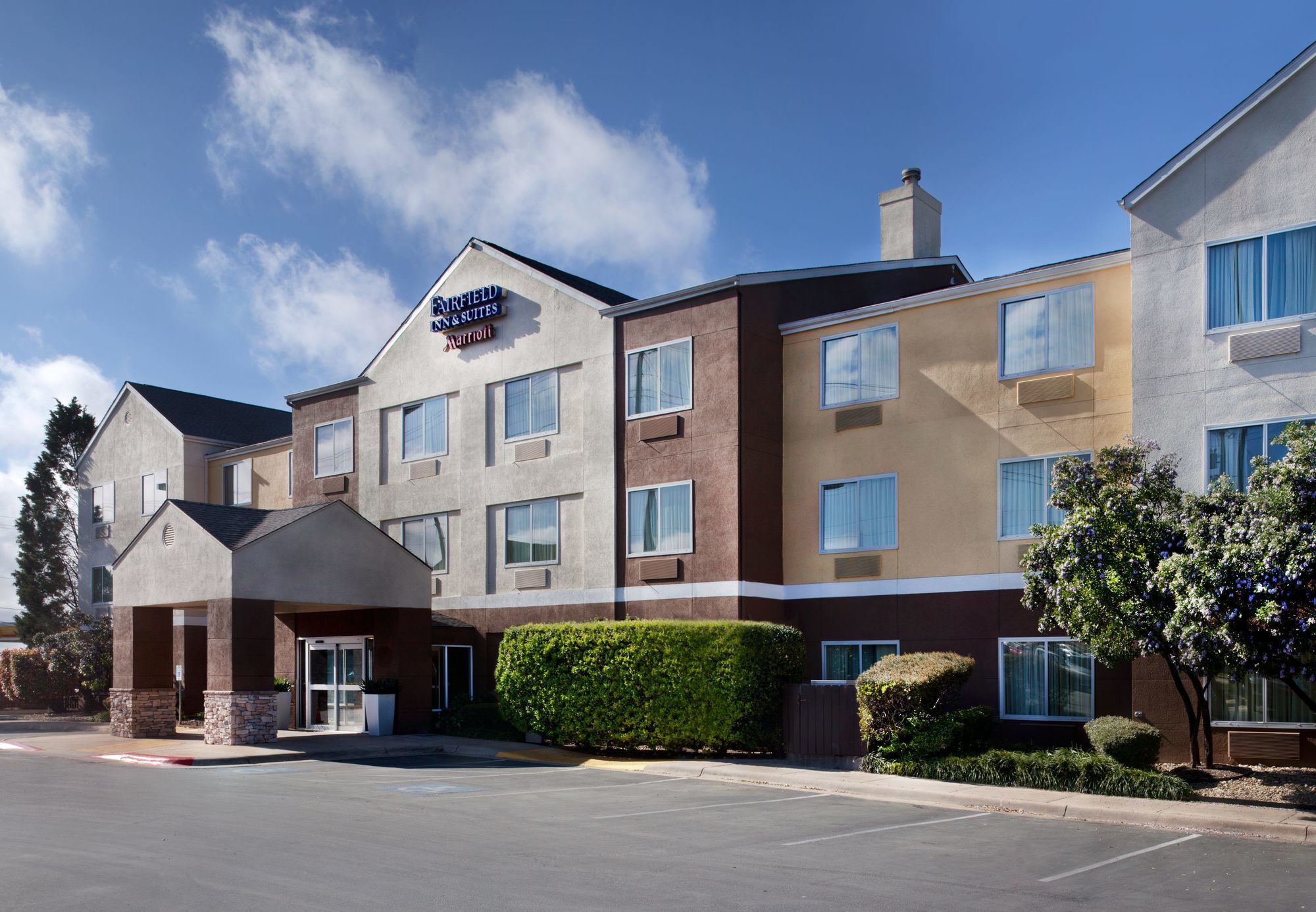 Fairfield Inn & Suites Austin University Area Exterior photo